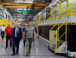 Анатолий Серышев ознакомился с процессом сборки пассажирского авиалайнера МС-21 на Иркутском авиационном заводе