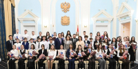 Школьники Омской области в День Конституции получили первые паспорта - Газета Знамя